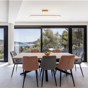 4 bedroom villa with heated pool and sea view in Vinišće, sleeps 8